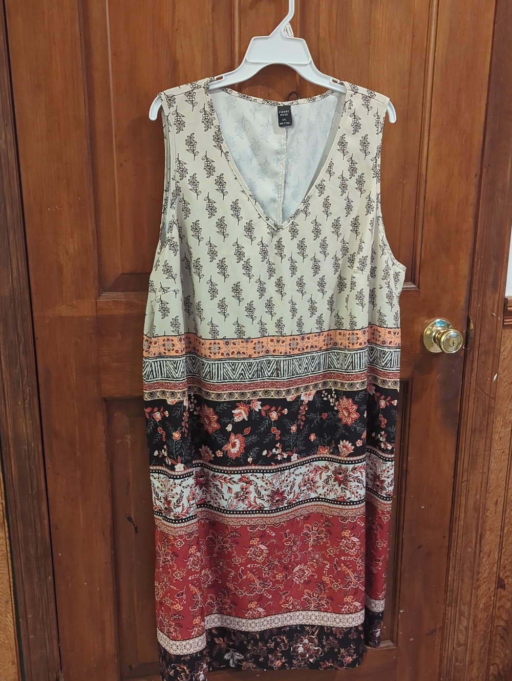 Emery Rose Sleeveless Patterned V-Neck Dress in Cream and Red Size 4XL
